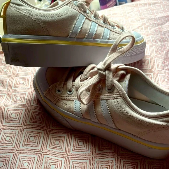 adidas gazelle silver green womens adidas Women's VL Court Bold Sneaker - White - Low-top Sneakers